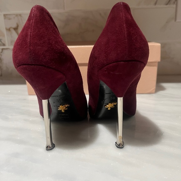Authentic PRADA Burgundy Suede Heels EU38 (7.5 US) Preloved.Box/bag included - Picture 3 of 7